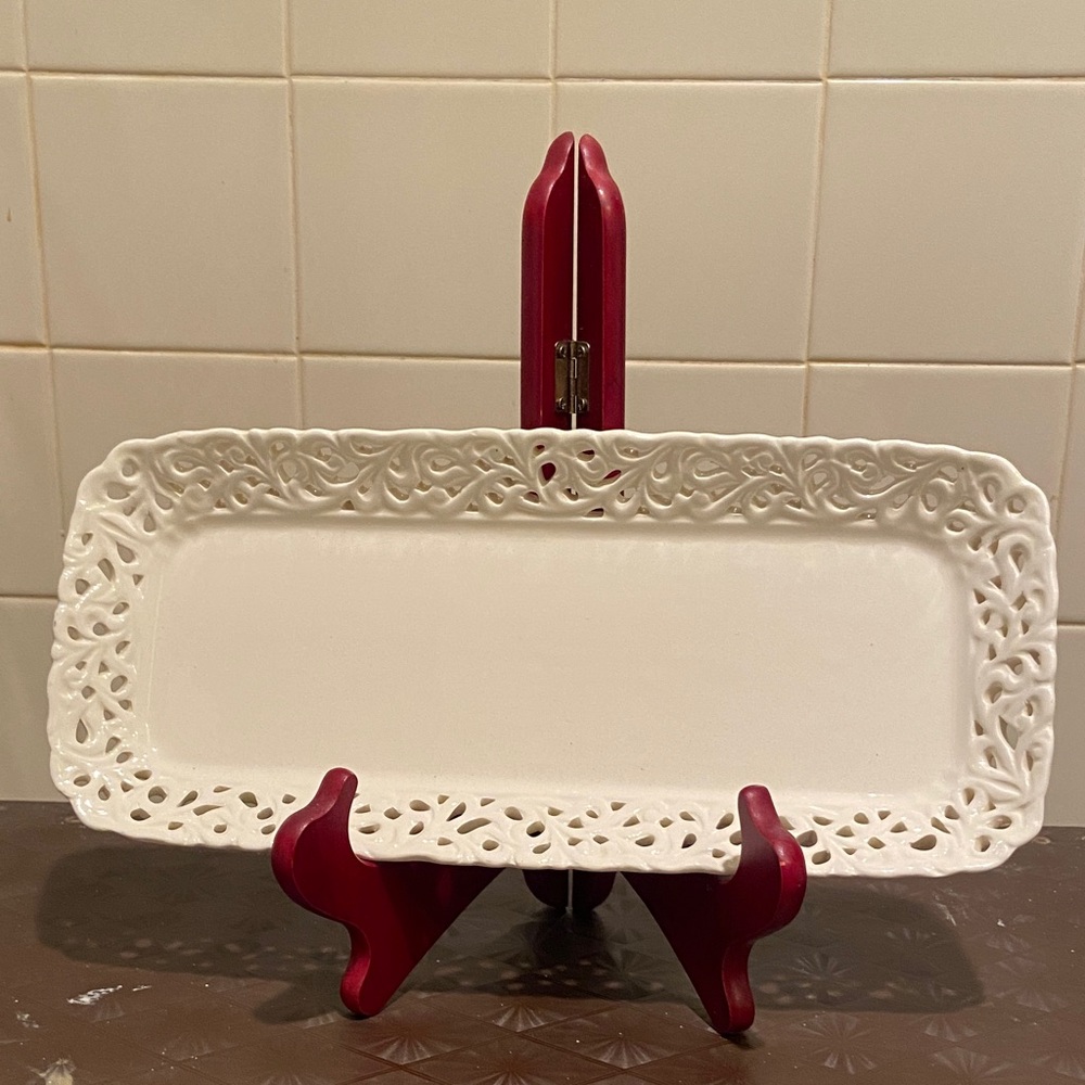 🩷Elegant White Lace Pierced Edge serving Rectangular Platter